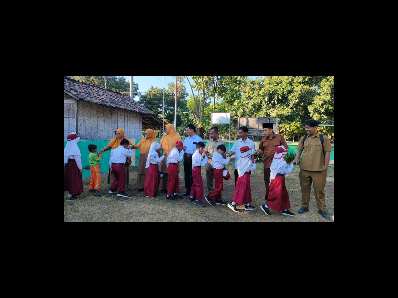 Upacara Bendera Setiap Hari Senin