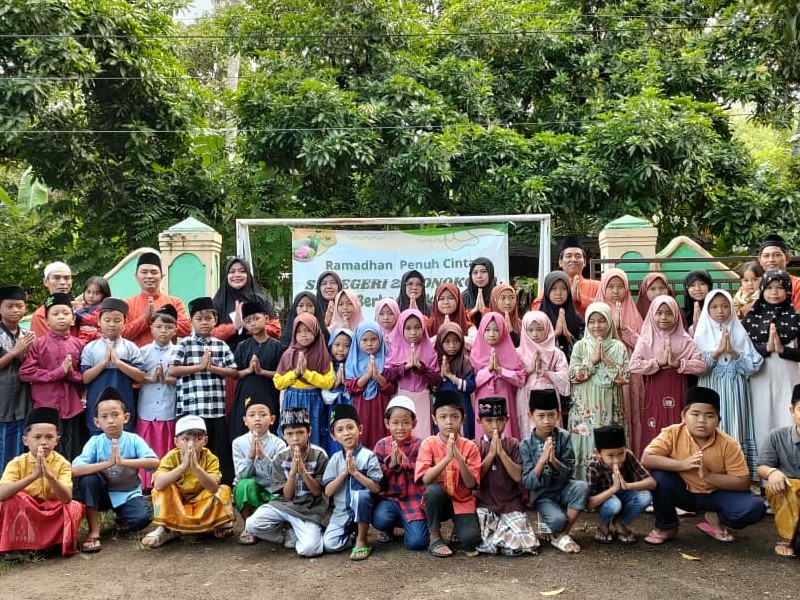 KEGIATAN BAGI-BAGI TAKJIL SDN 2 WONOKOYO